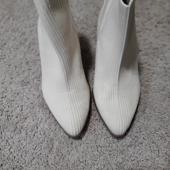 Torrid White Ribbed Ankle Boots 9WW - Picture 2 of 11